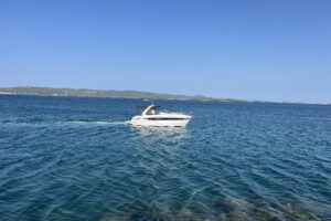 Bavaria S29 Palma – fuel-efficient motorboat with twin engines, perfect for beginners and day trips, available for rent with skipper training