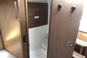 Bavaria S29 HT Roma – premium motorboat with Honda engines, spacious interior and modern design, ideal for cruising and comfort