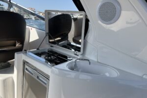 Bavaria S29 HT Roma – premium motorboat with Honda engines, spacious interior and modern design, ideal for cruising and comfort