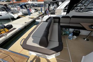 Steering with intuitive joystick control