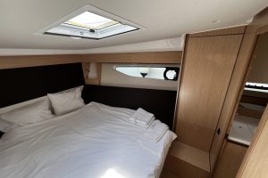 Interior cabin of Bavaria SR36