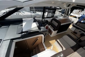 Kitchen and saloon inside Bavaria SR36