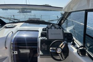 Cockpit of Bavaria 33 HT Palermo – spacious and comfortable helm area with modern controls and seating