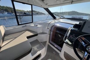 Cockpit of Bavaria 33 HT Palermo – spacious and comfortable helm area with modern controls and seating