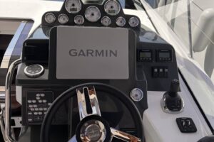 BAVARIA S33HT by trim nautica