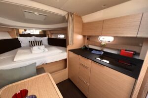 BAVARIA S33HT by trim nautica