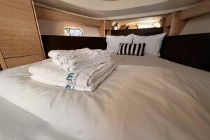 BAVARIA S33HT by trim nautica