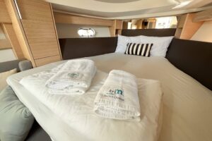 BAVARIA S33HT by trim nautica