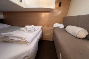 BAVARIA S33HT by trim nautica